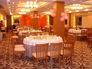 Xin Dong Fang Hotel Wuhan Exterior photo